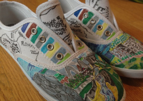 beleggs: Painted Canvas Shoes Based on the works of JRR Tolkien
