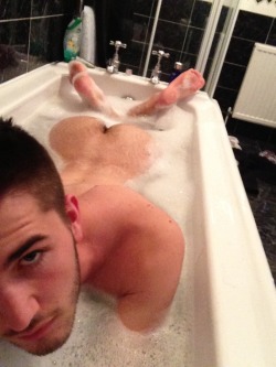 Bonermakers:  I Love A Hot Boy In A Hot Bath.