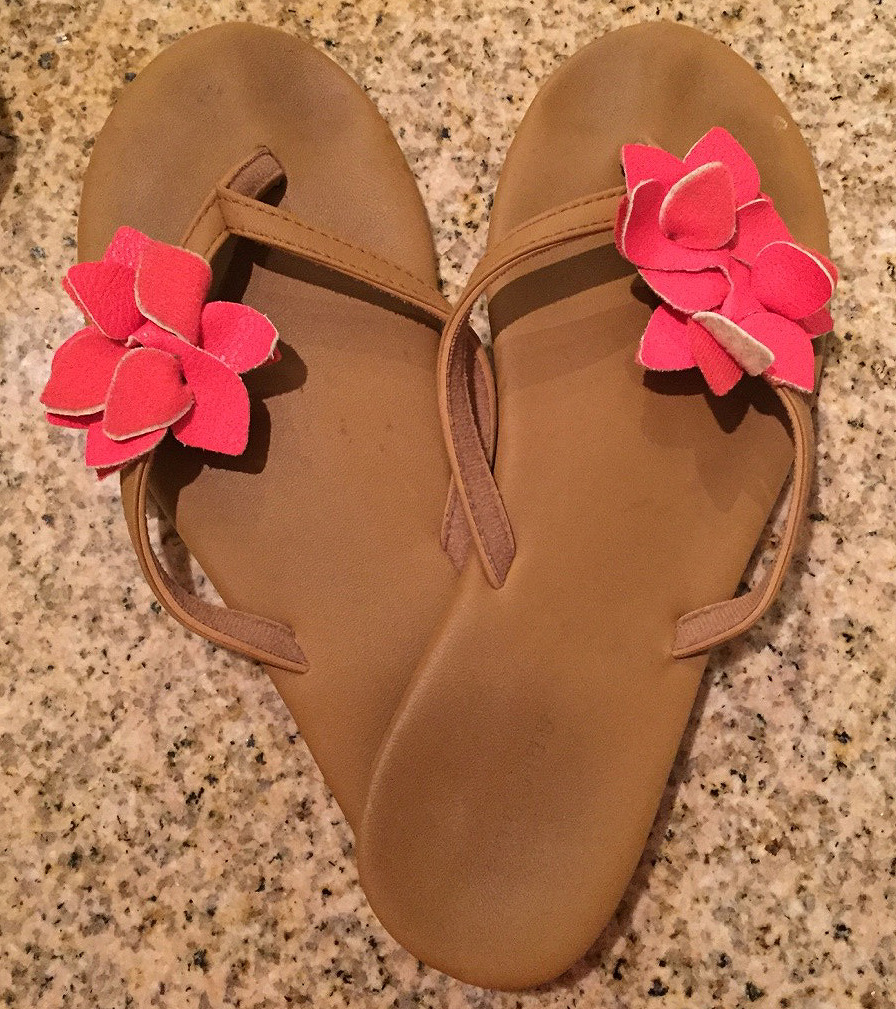 sarahsfeet:  These are some of the last pairs of flip flops/sandals/heels that I