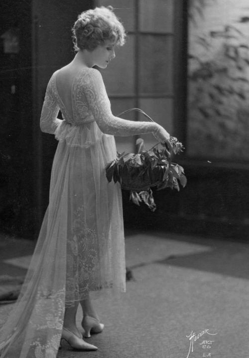 silent–era:Claire Windsor, 1919. Photo by Hoover Art Co.