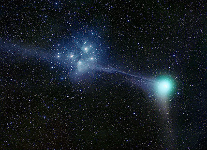 the-wolf-and-moon: Pleiades and Comet Machholz