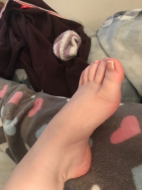 ellessexyfeet:  Midweek teases😫