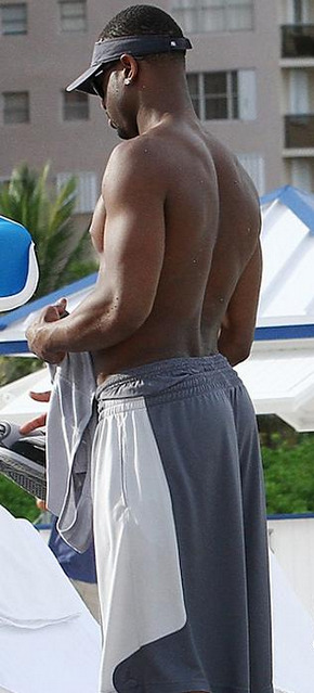 lamarworld:  NBA player Dwayne Wade has a phat juicy ass 