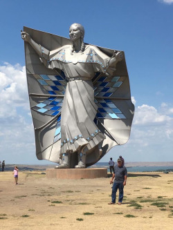 princewarblersteenagedream: viralthings: New 50ft statue “Dignity” that just went up in South Dakota We need more statues like this and less statues of Confederates. 