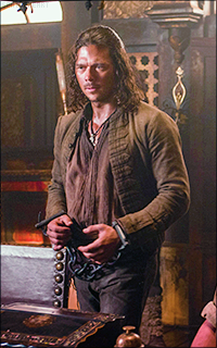 behindfairytales:    Luke Arnold in Black Sails (s2) as John Silver [x]   