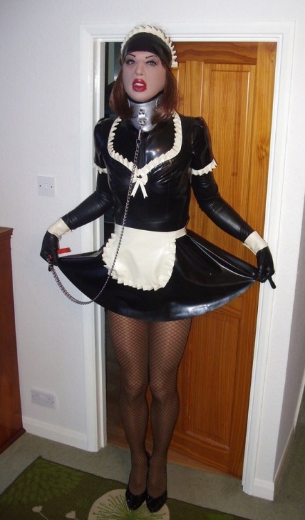 yourmasterfornow: Ready to go walkies sissy ??Good girl…lets go to the shops, I need some cigarettes