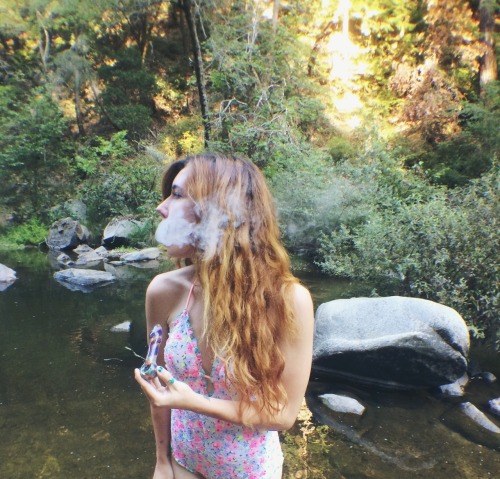 princessdabber:  i’m looking out at the river and water rushing through rocks thinking about my happiness so i really love this