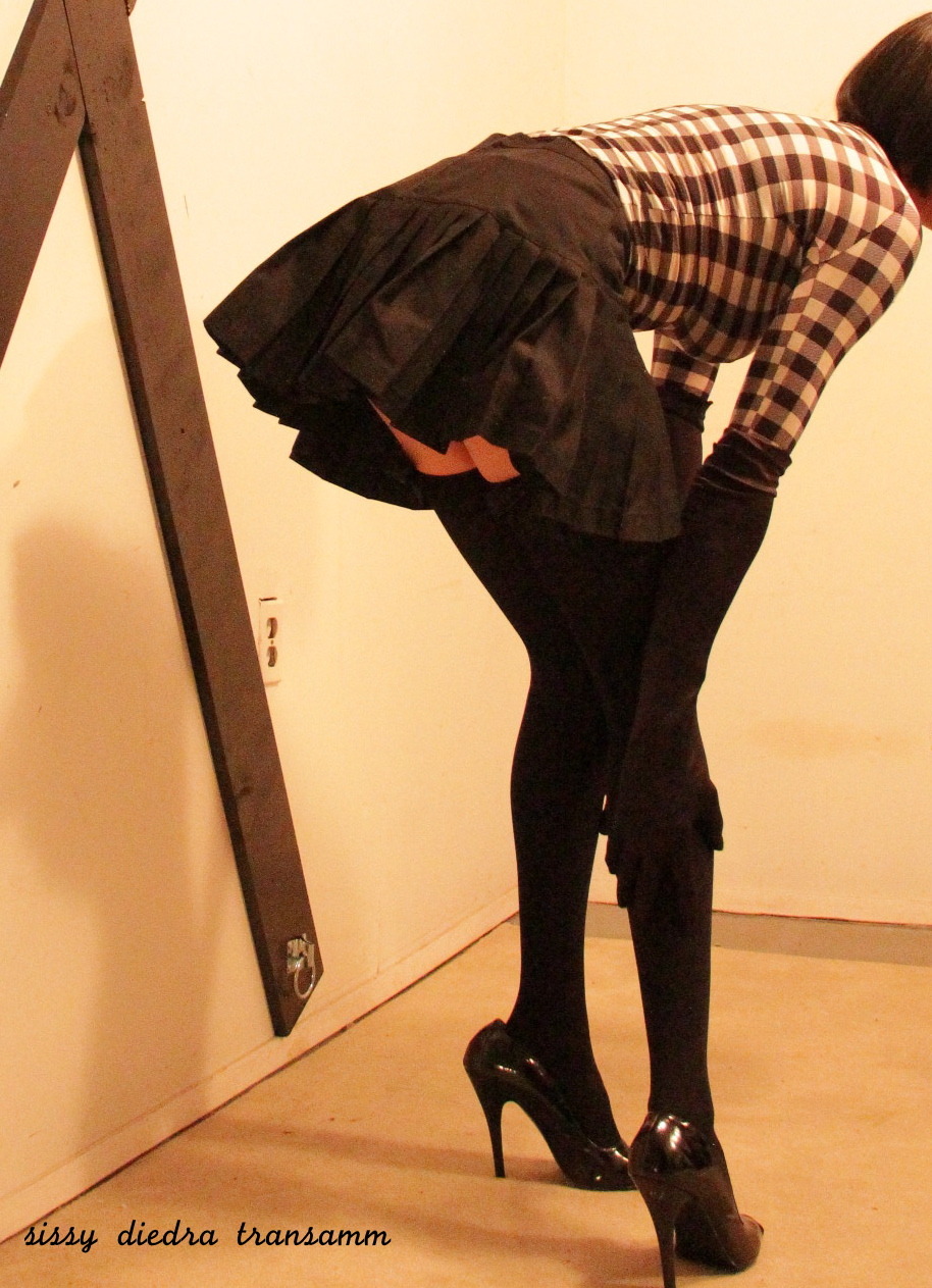crossdresser hang out must be 21 to enter or view all pics over 