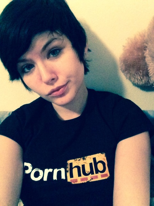 gaymommy: rocking the porn hub tee shirt all day