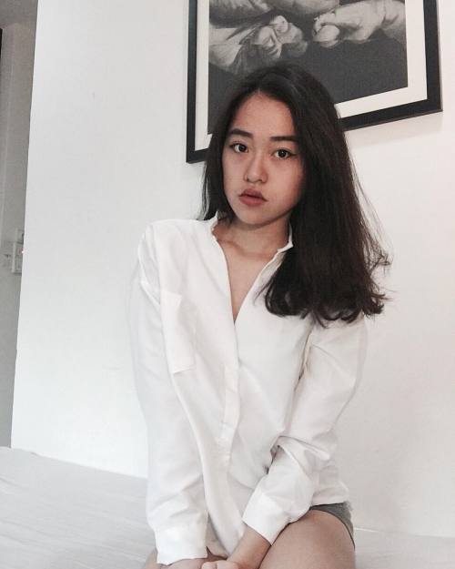 uniformsaremything: s3xpheromone: She’s a nice person I’m pretty sure she is a nice pers