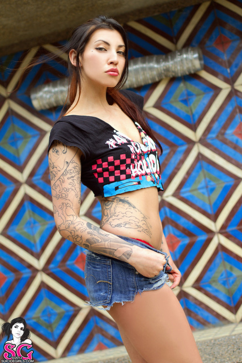 Just one more for now - because HOLY SHIT, she is stunning.