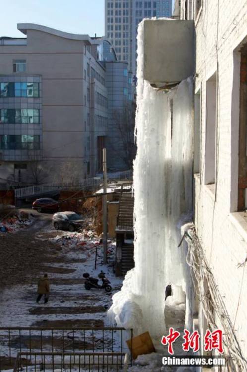 zhanyi1205: cctvnews: Waterfall? No, it’s an “icefall!” An “icefall&ldqu