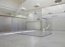 katzmatt:  likeafieldmouse:  Thilo Frank - The Phoenix is Closer than it Appears (2010) - Mixed media with mirrors  thats not art that shits the matrix  