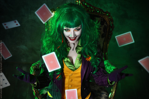 thegeekcritique:   Female Joker Cosplay - more pics here 