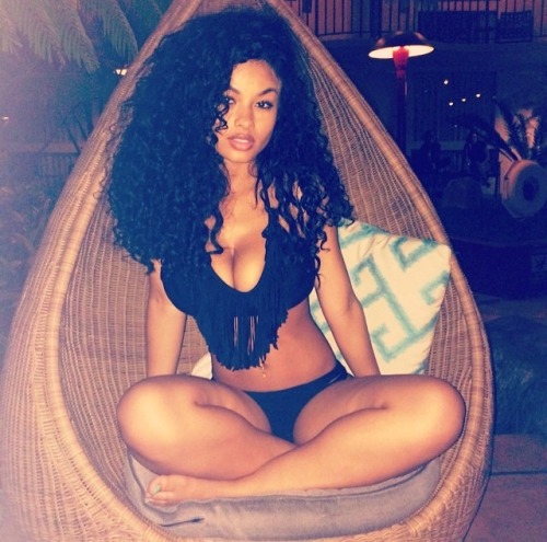 urbnsccss:  lukecage777:  neonessgifs:  India Westbrooks  Fyne-osity  Nice.