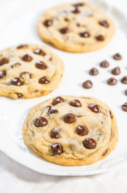 do-not-touch-my-food:  Chocolate Chip Cookies
