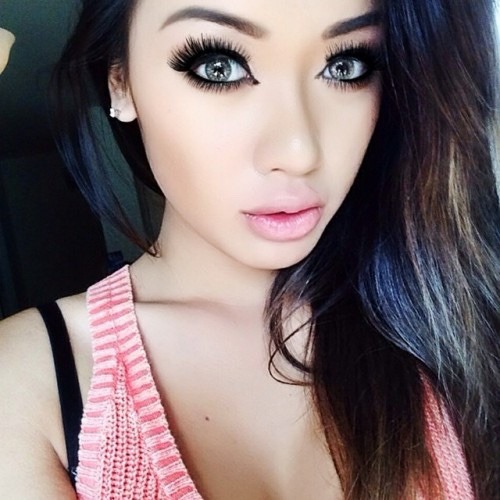 world-of-asian-beauties:  Lynn Chu - Malaysian beauty Selfies