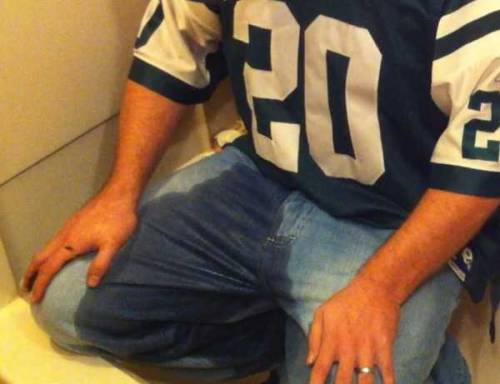 jeansluvver:  Pissed: the way that gets me rock hard…