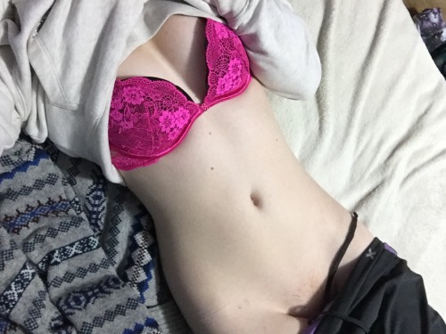 redheadedkitten: First nudes with the new phone ✨