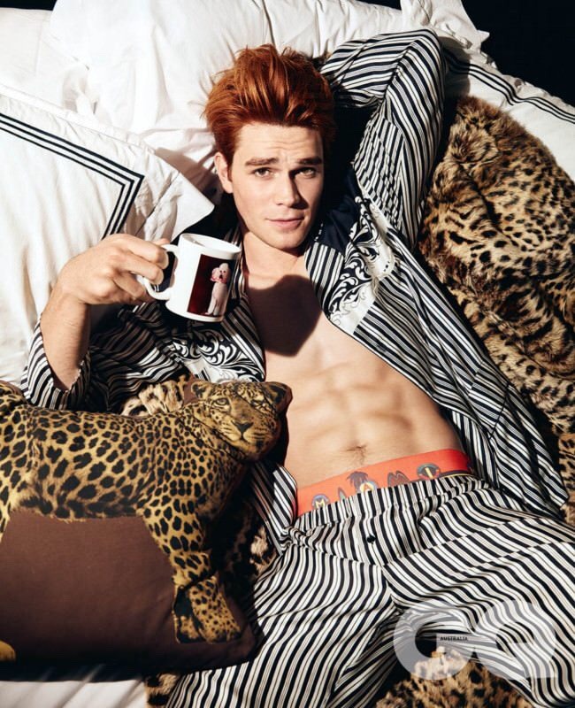 shinyphilosopherqueen:  archie is fine af.