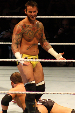 Great Punk bulge shot, and Axel ass shot!