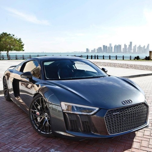 audi-obsession - The gorgeous R8 V10 Plus in Daytona gray pearl...