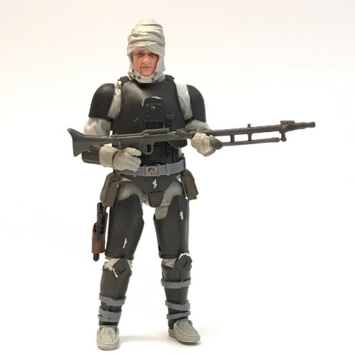 Here he is! The action figure that’s Dengarlicious! The final #Hasbro #TheBlackSeries #BountyHunter 