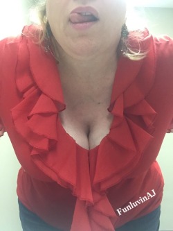 curiouswinekitten2:  Thanks for hosting! Just a little (or not so little) work time cleavage. 😂💋  🌺🌺🌺.   Awesome!!!
