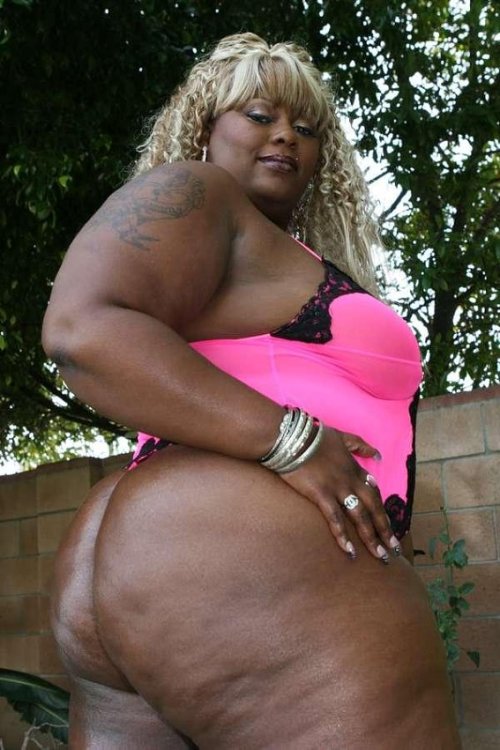 http://supersizebbw.tumblr.com/post/88362663797