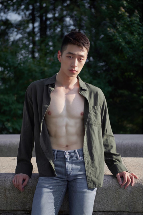 artoffreddieniem-blog:【追踪–亚裔男模系列 】 #043 Rakuten 乐天  男人体素材收集# 一位92后的日语教师 · 在上海 | ins：rakutenli  | 摄影师