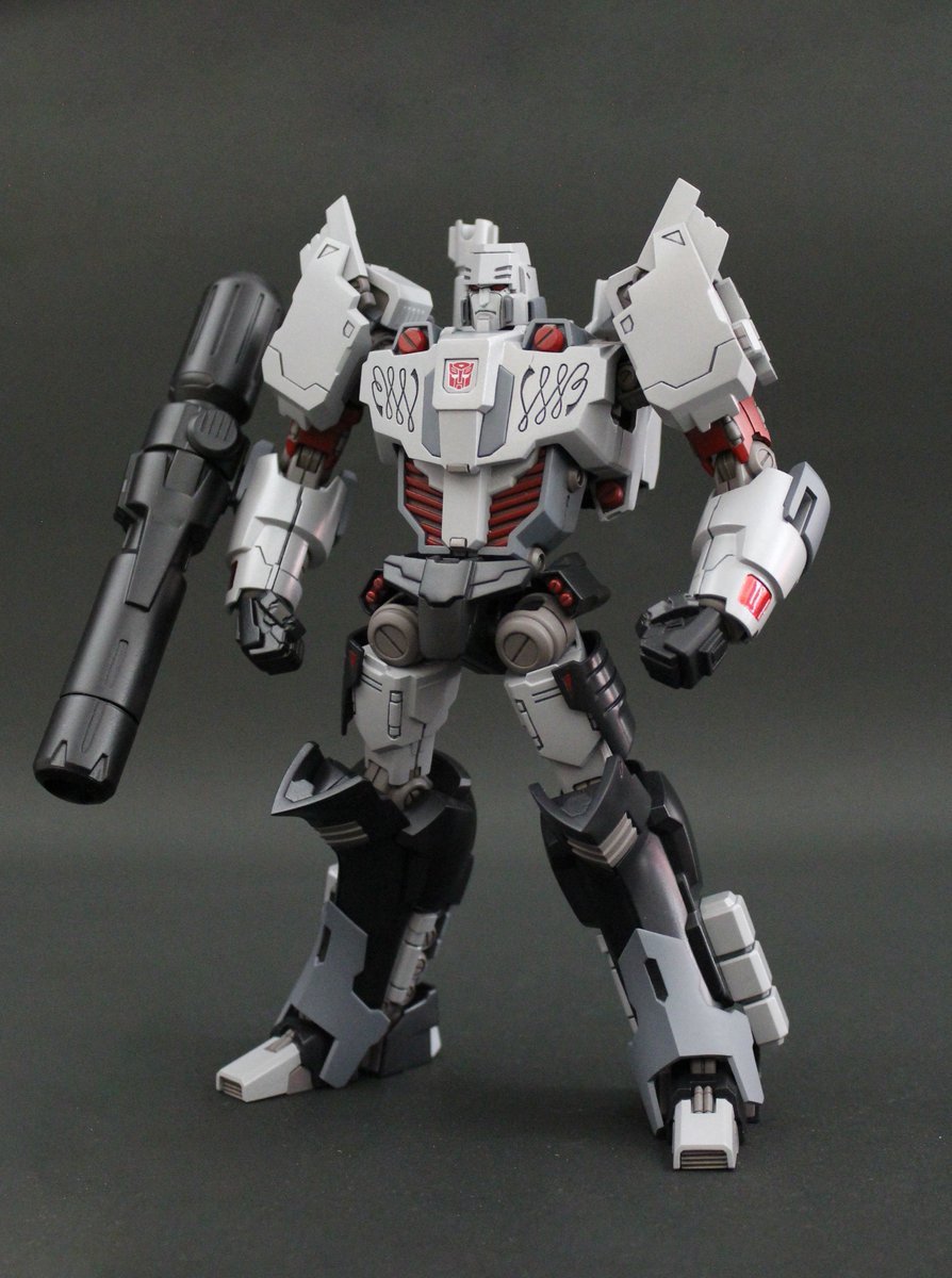 bwprowl:  Other companies are taking on Transformers too! For the more official angle,