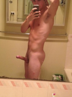 nakedtwinkboyscam:   Free Twinks do EVERYTHING