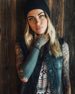 thatattoozone:   Zoe Cristofoli   phototaker