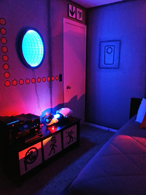 lalnascastle:   Portal themed bedroom.  Source 