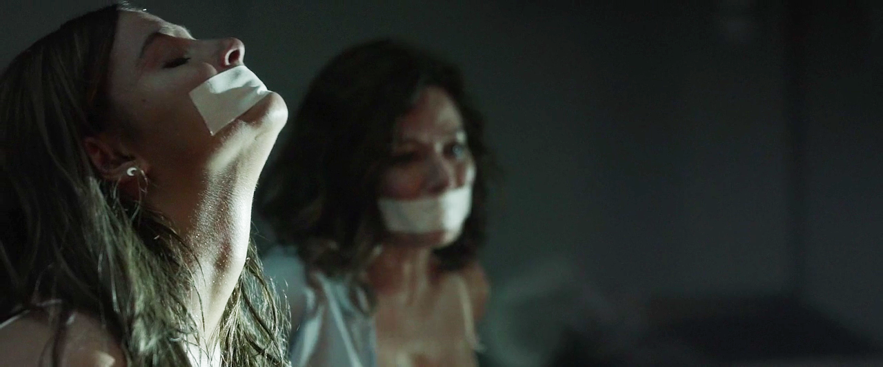 frenchblazer:  Anna Friel and Stefanie Scott in “I.T.” (2016) 