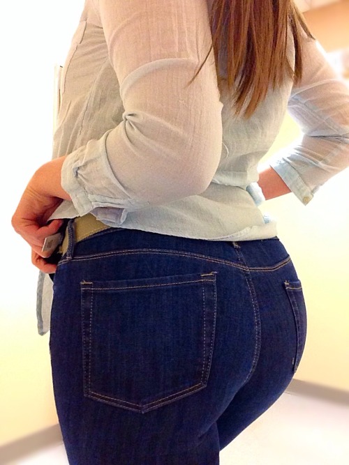 alleyesonher420: Casual Friday and new jeans. Postin’ em up and postin’ em down