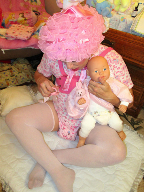 fmatty:Looking sweet for Mommy as I make wettums for her in my Princess Pampies as dolly wets her Pa