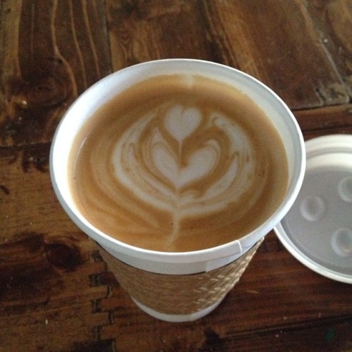 Latte art never ceases to make me swoon. 😍 (at Swallow Cafe)