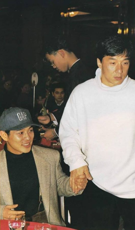 pat-mcgrath-labs: guts-and-uppercuts:  For those of you that thought you didn’t need a picture of Jet Li and Jackie Chan holding hands in your life, think again.  whoever thought that can thibk for themselves  
