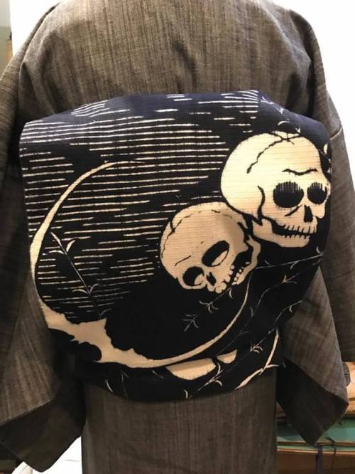 AAAAAAAAAAH &lt;3Neat obi made from “Moon skull” fabric by RumiRock