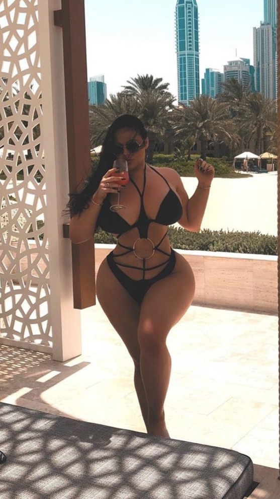 rustythenasty: exxxoticwomen:   Billion dollar curves    Damn I need this Beauty