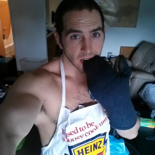 texasfratboy:  damn, that’s one sexy, sexy chef!!  love his furry chest!!