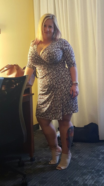 lovemesomebiggirls:  pokerjimandcurvyjen:  Jen wanted you all to see her dress for our anniversary evening out….oh, and she’s not wearing any panties😉  Amazing   Beautiful and sexy GODDESS 