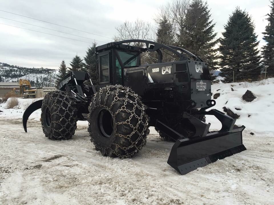 thunderstruck-sledding:  Where are my logger fans ?  Nice skidder