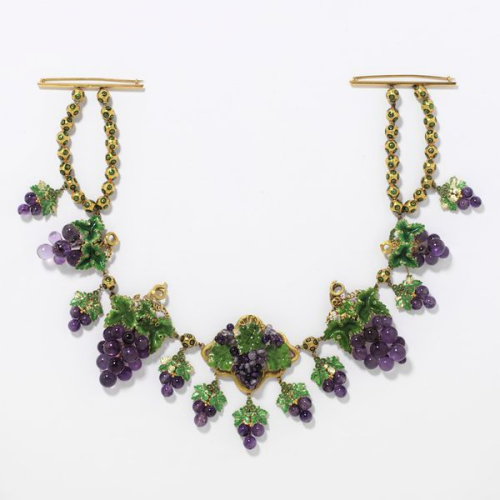 mariaslozak:Mid-nineteenth-century French necklace and earrings in the form of vines. Enamelled gold