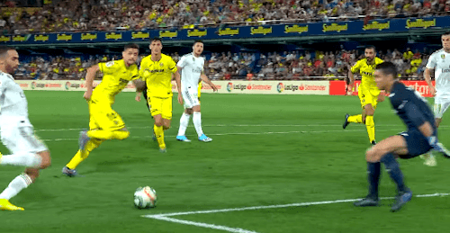 lukajovicc:Luka Jovic’s backheel nutmeg pre-assist pass against Villarreal 01.09.19