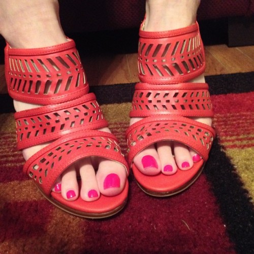 How cute are these?! :3 #pinktoes #heels #fangift #footfetish