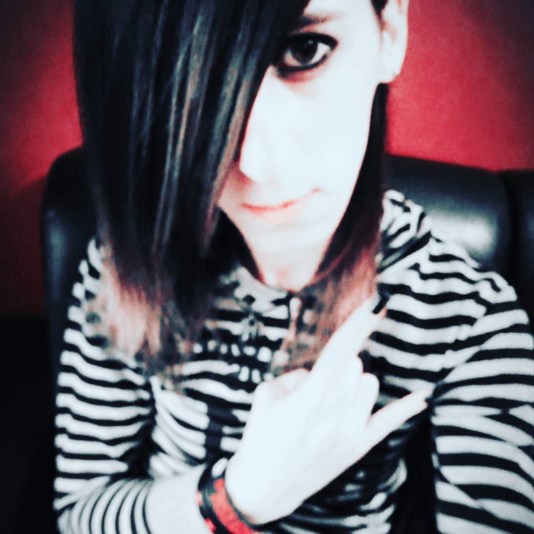 Waiting at tattoo place ^_^ #emo #emogirl #emocat  #scenegirl #tgirl #emotrap #gothgirl