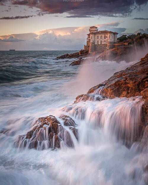 Cascate d'acqua al Castel Boccale&hellip; #volgolivorno #andreadani #igerslivorno #igerstoscana #vis