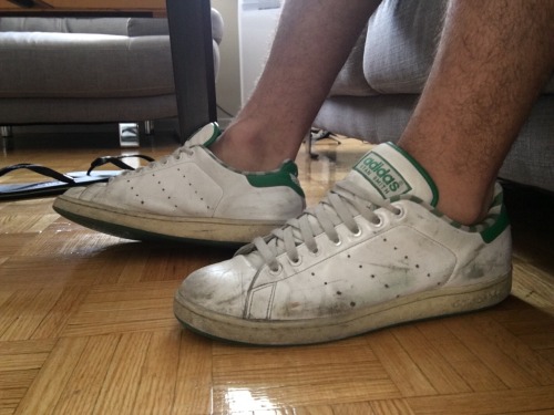 torontocashmaster: Bow down and lick them clean, faggots. A new Master’s in town. Follow, rebl